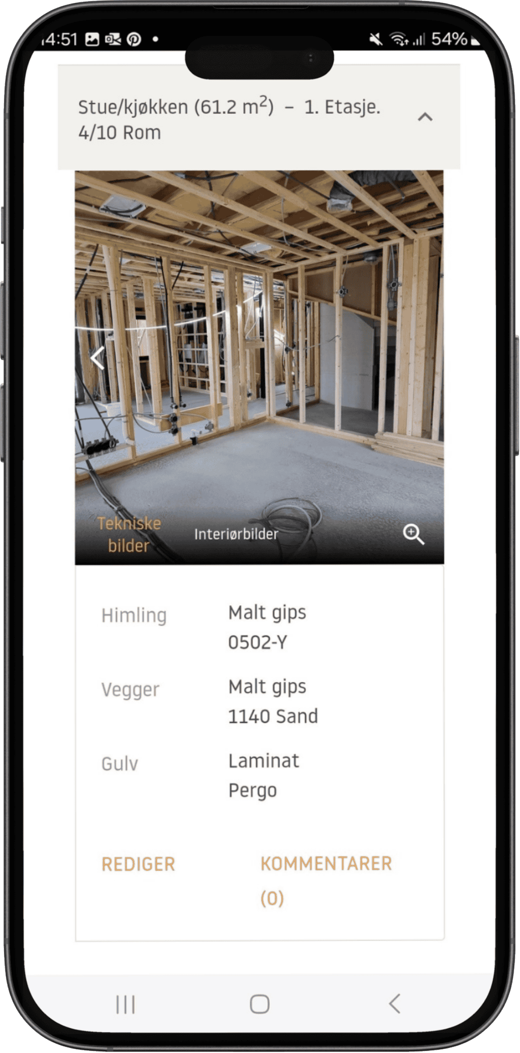 Skjermbilde av byggeapp på mobil som viser tekniske detaljer for stue/kjøkken under oppføring.